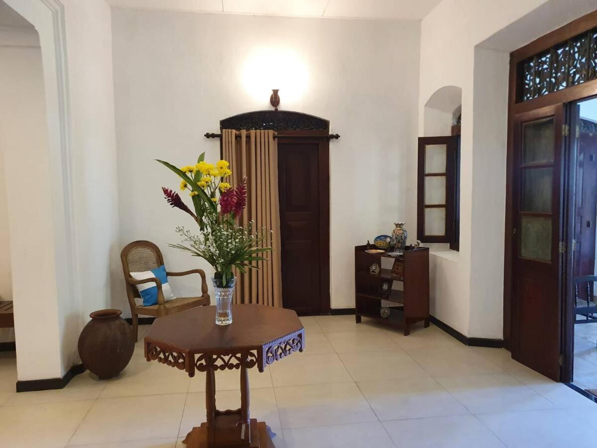 Singapore Bungalow Galle view 4