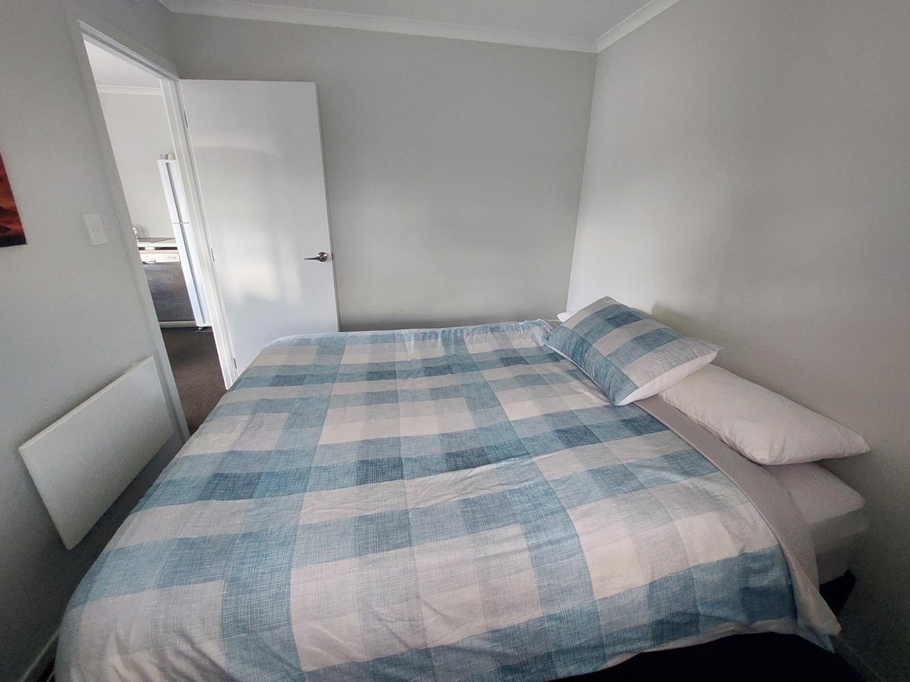 Comfortable 1 bedroom perfect for travelers or workers view 4