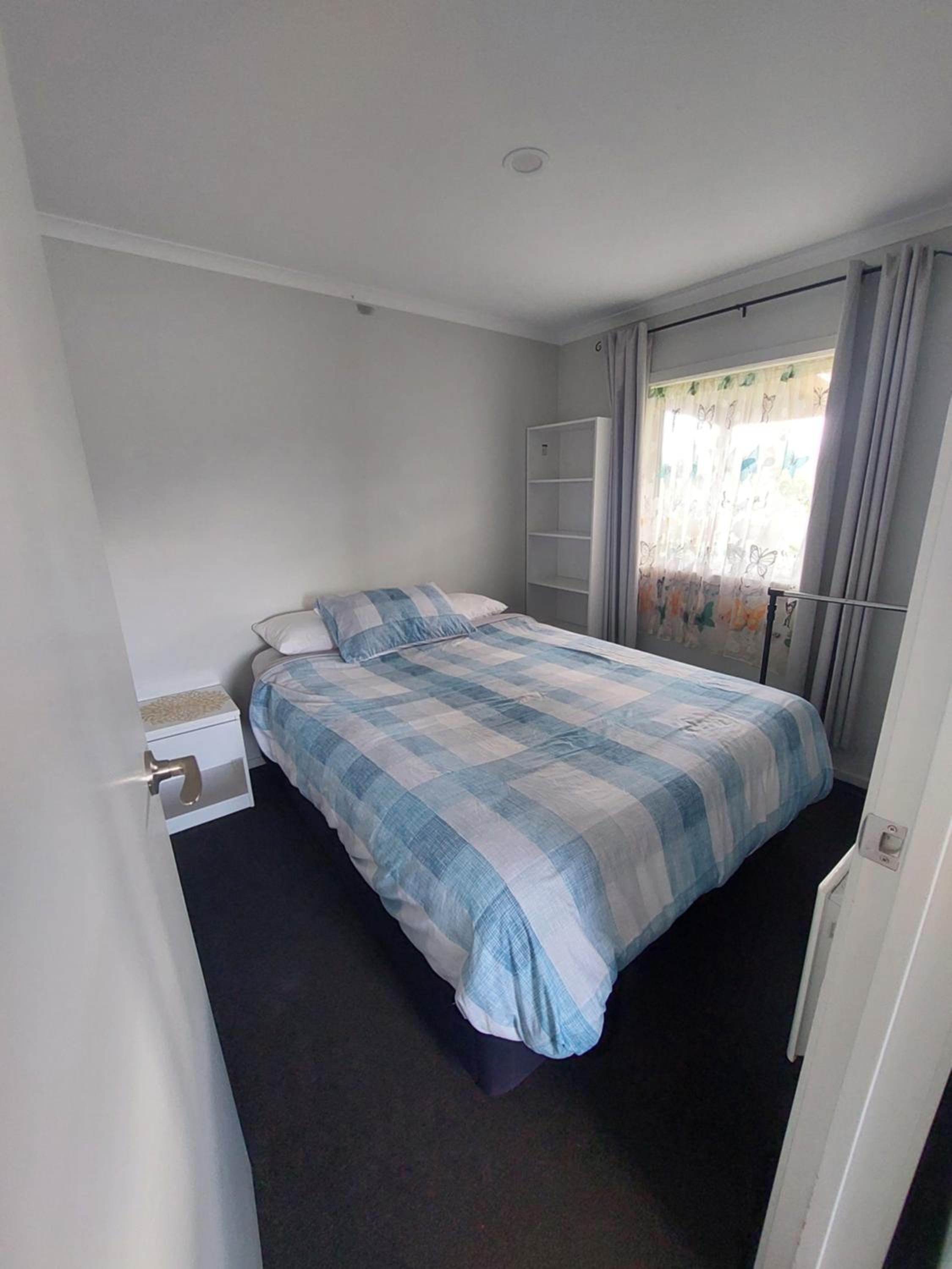 Comfortable 1 bedroom perfect for travelers or workers view 3