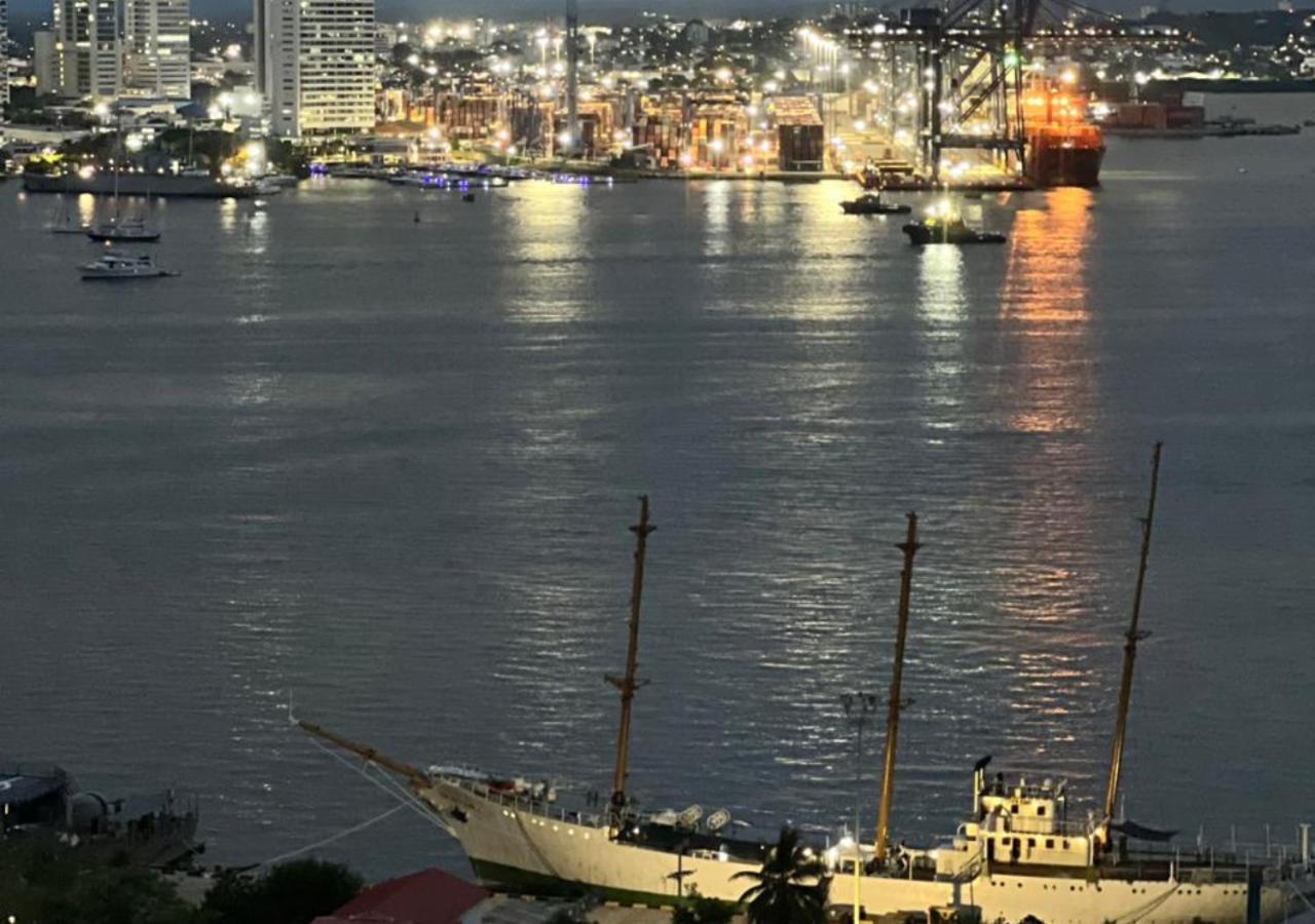 Vista de lujo al mar y la bahía