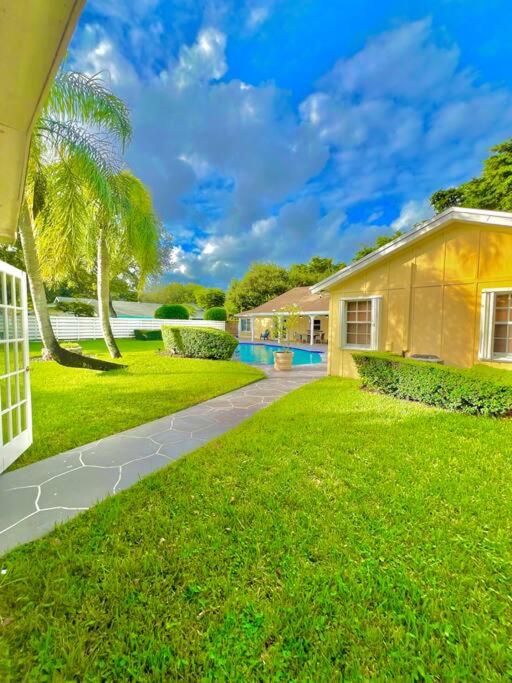 MIAMI EXCLUSIVE 5-BR Spacious House with pool