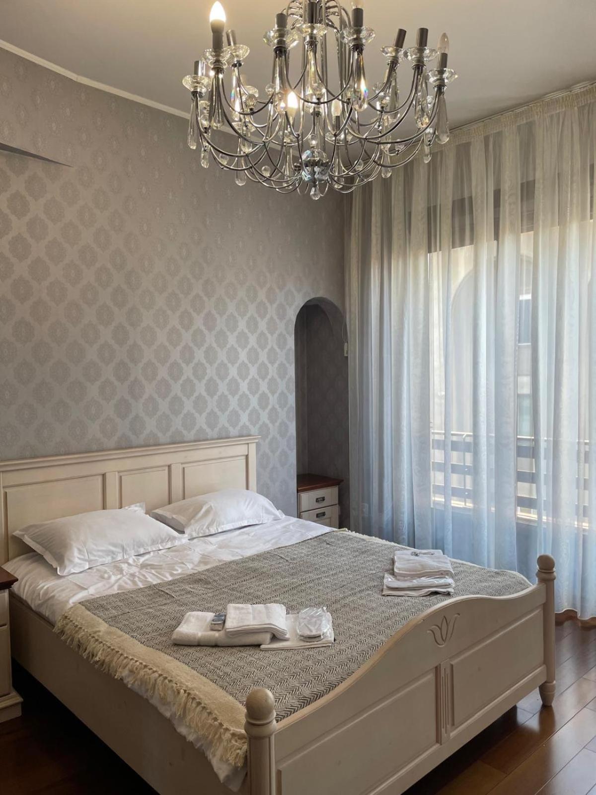 Luxury City Center Residence view 5