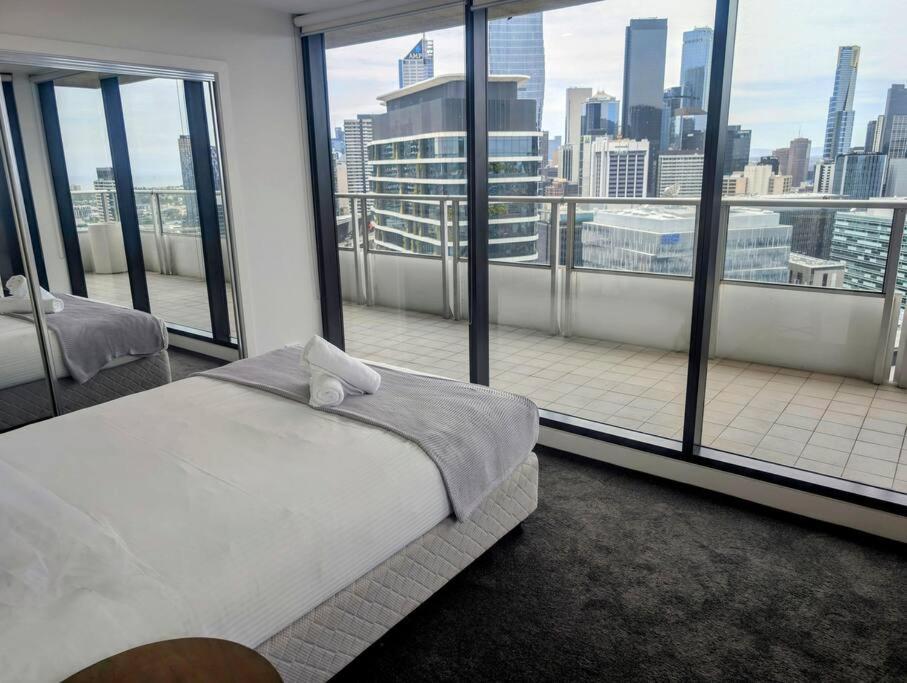 Panoramic Docklands Apartment