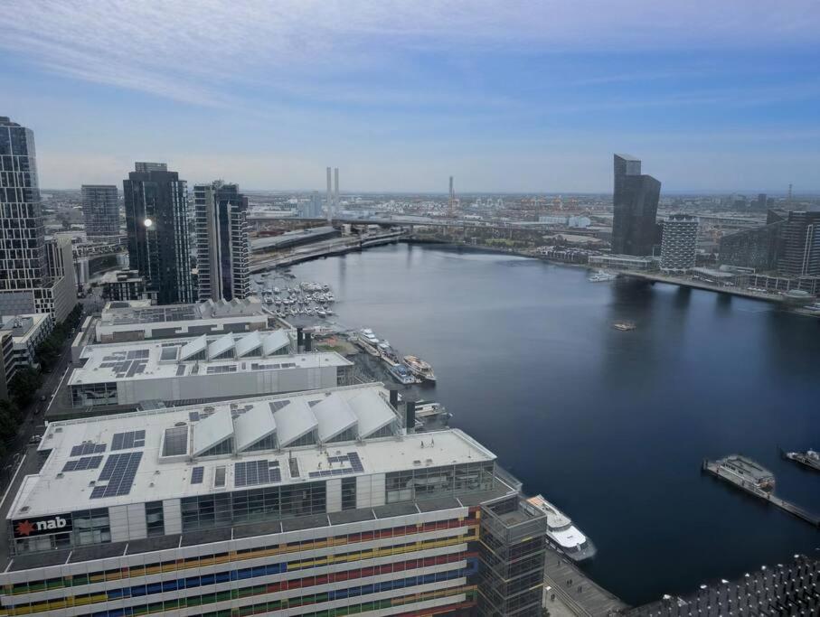 Panoramic Docklands Apartment