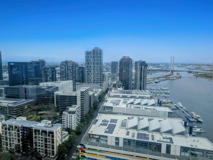 Panoramic Docklands Apartment