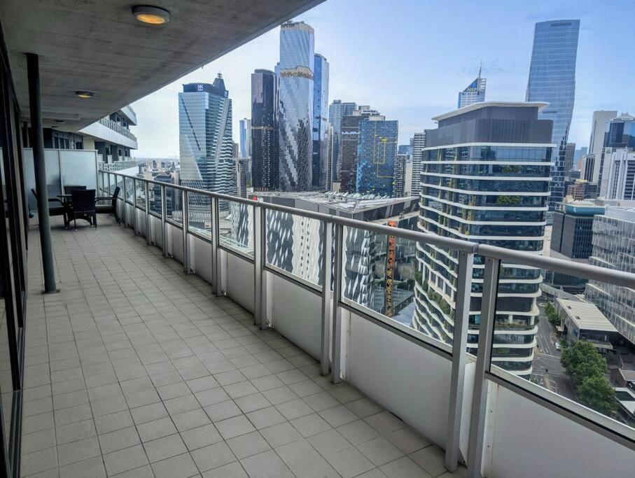 Panoramic Docklands Apartment