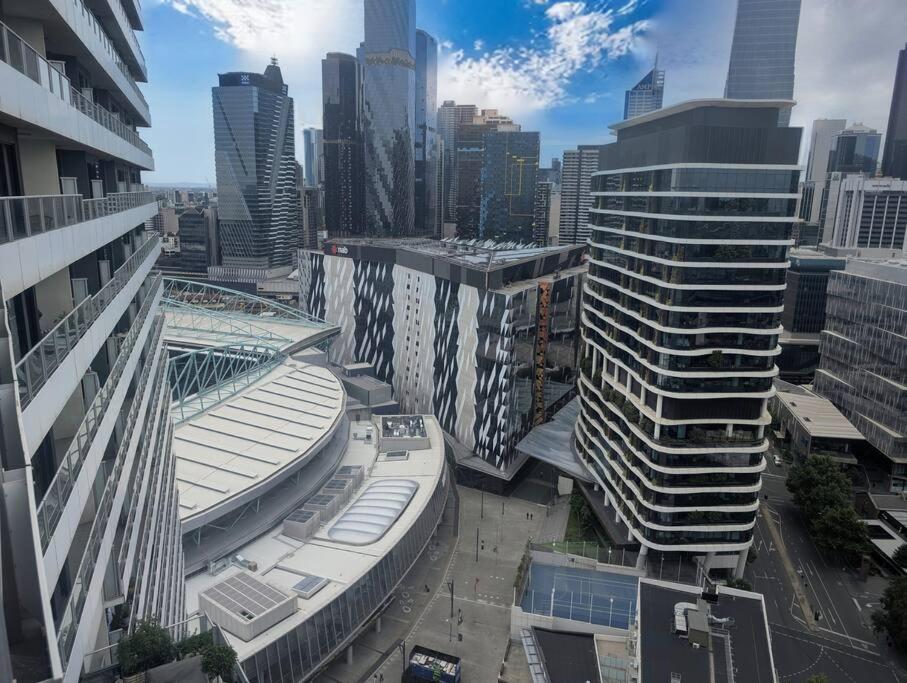 Panoramic Docklands Apartment