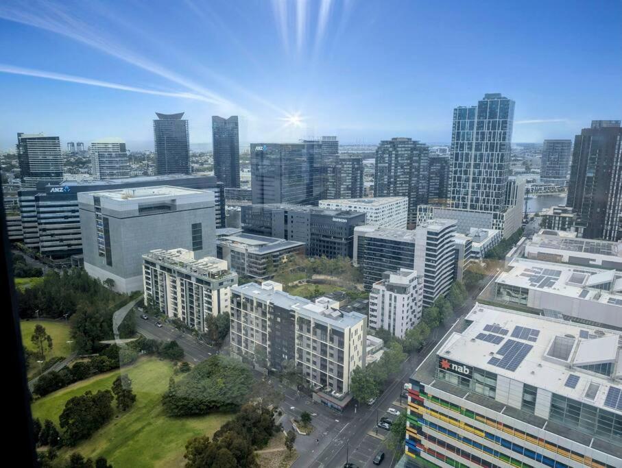 Panoramic Docklands Apartment