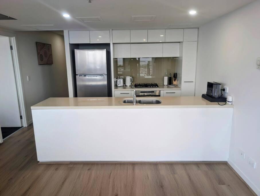 Panoramic Docklands Apartment