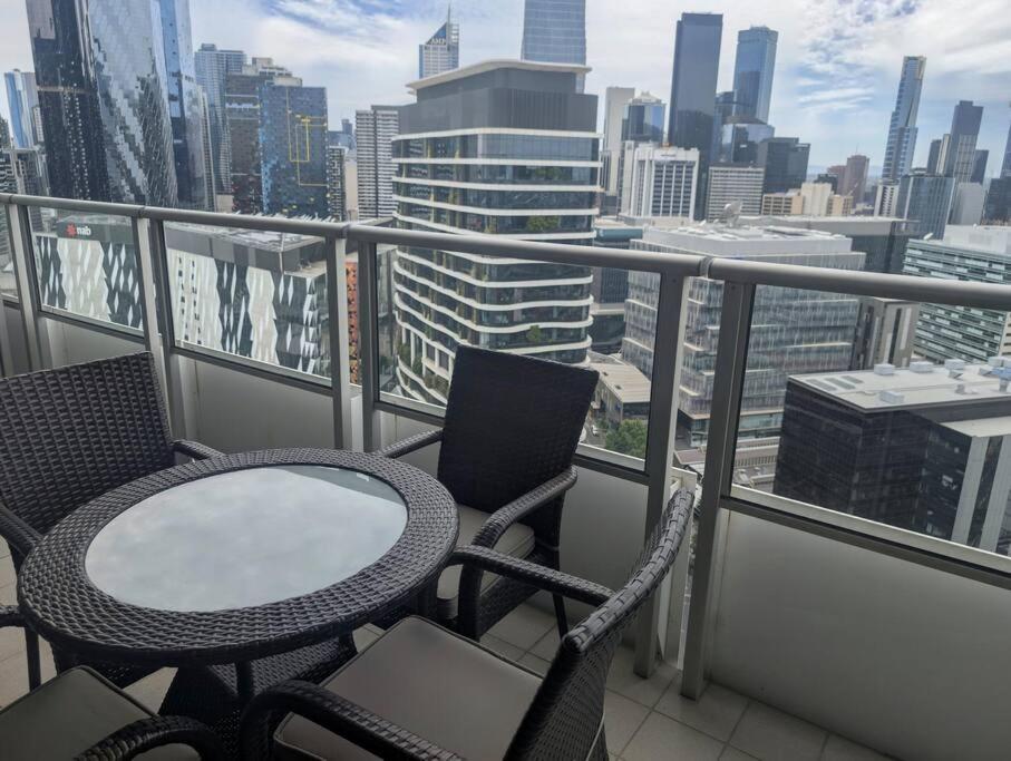 Panoramic Docklands Apartment