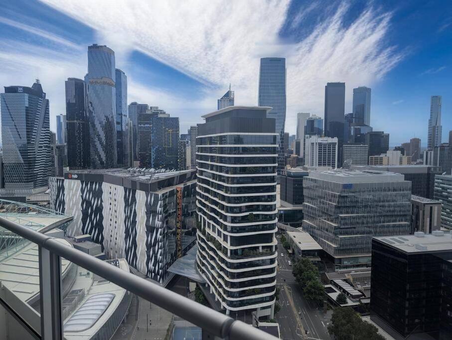 Panoramic Docklands Apartment