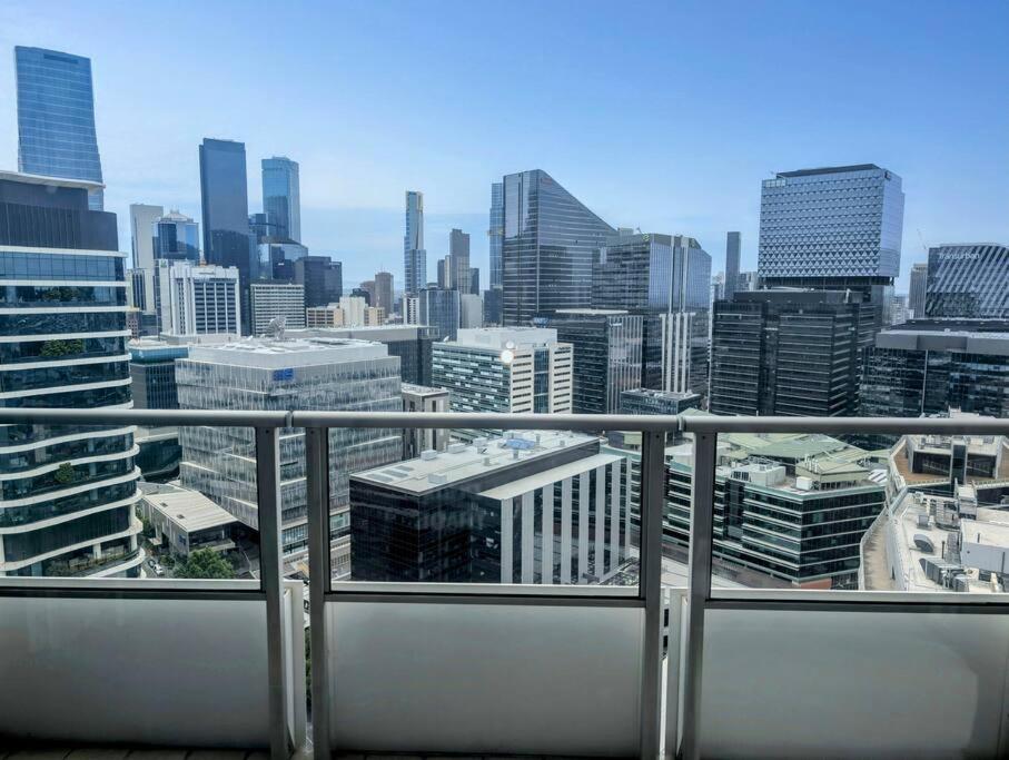 Panoramic Docklands Apartment