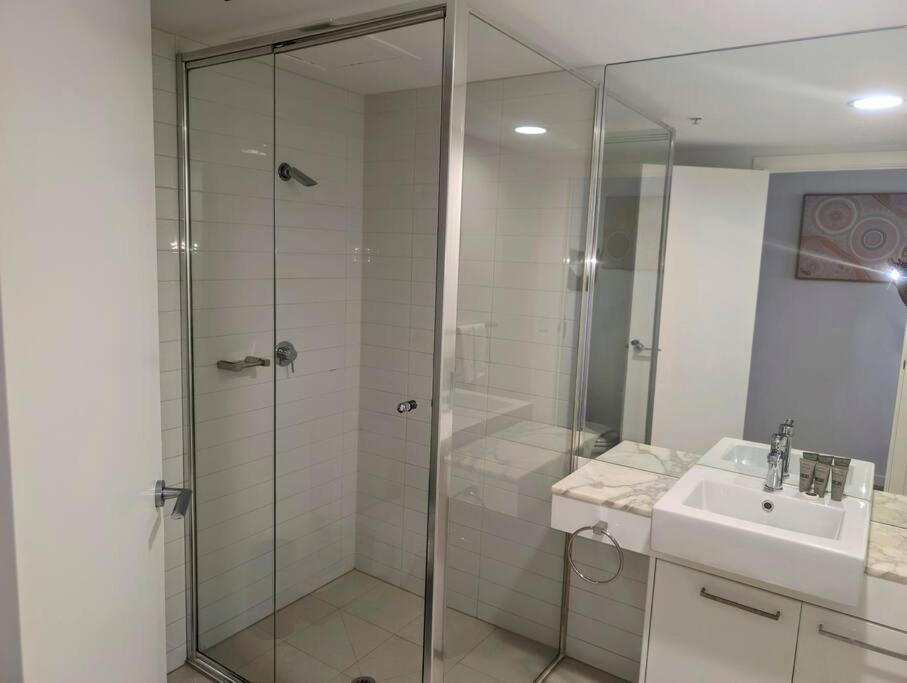 Panoramic Docklands Apartment