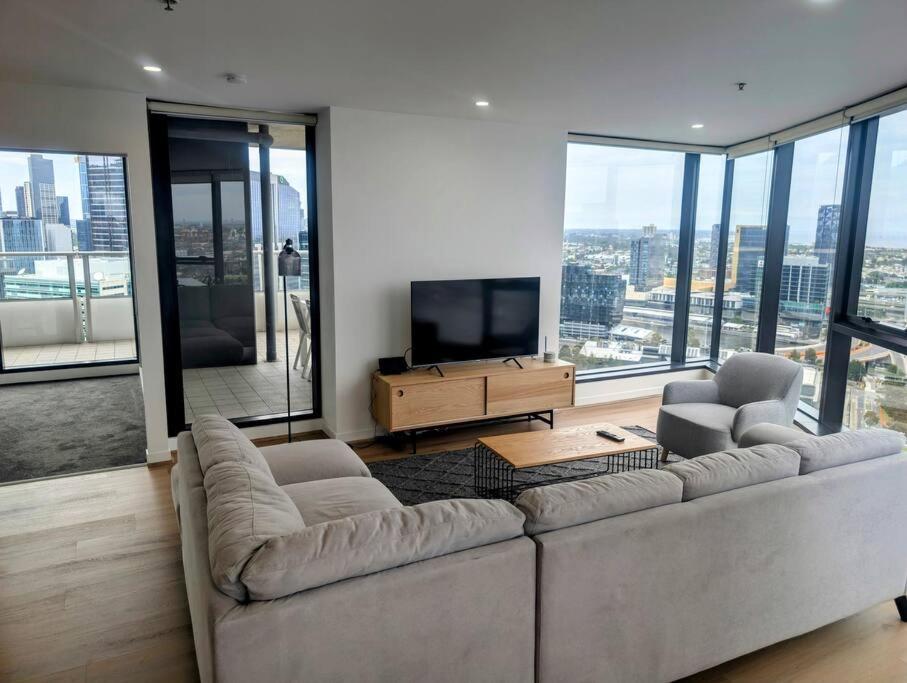 Panoramic Docklands Apartment