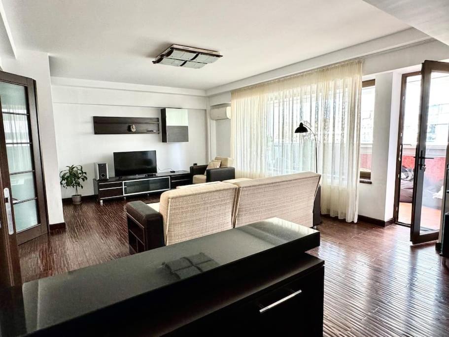 Great Apartment in Musicians Building