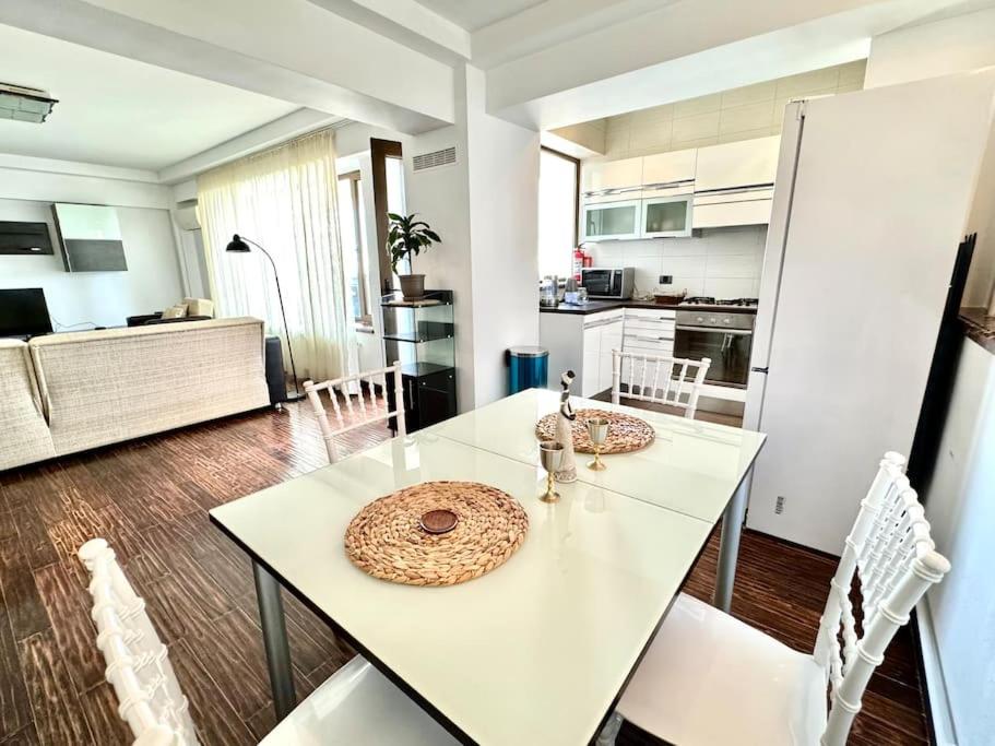 Great Apartment in Musicians Building