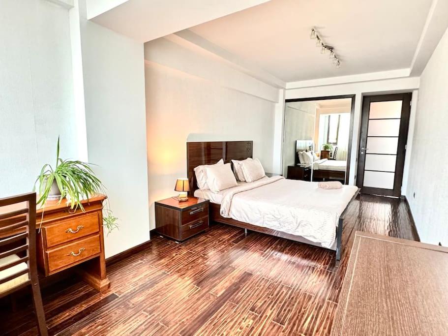 Great Apartment in Musicians Building