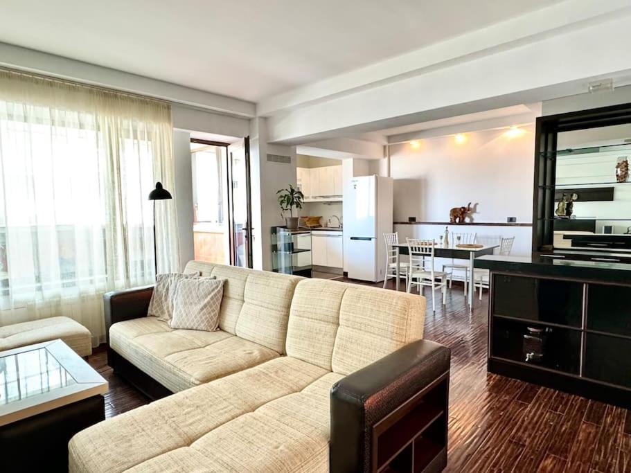 Great Apartment in Musicians Building