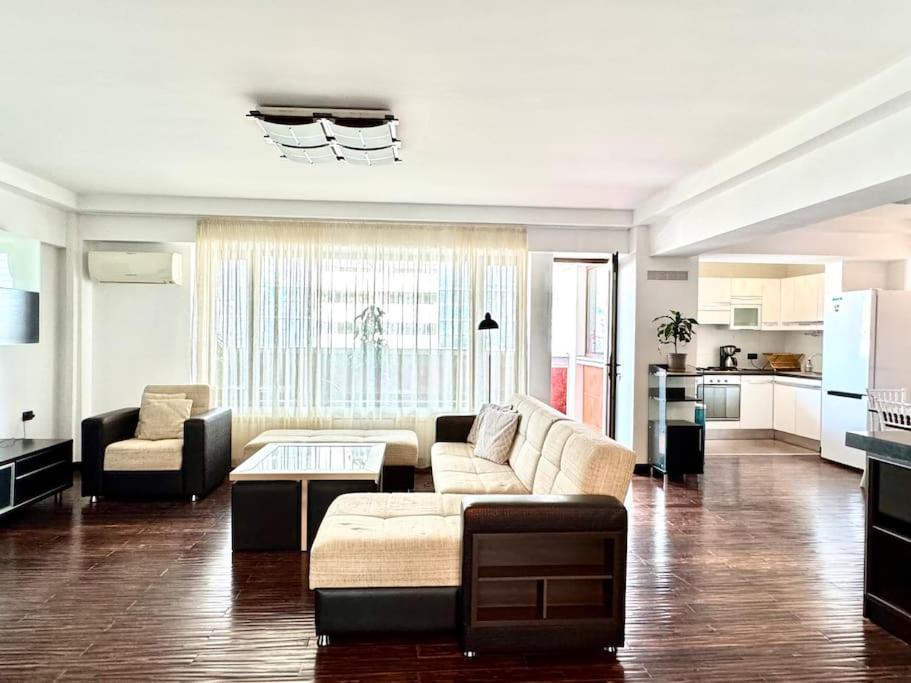 Great Apartment in Musicians Building