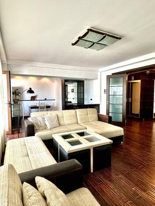 Great Apartment in Musicians Building