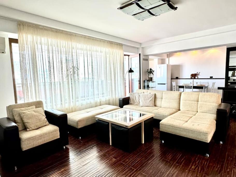 Great Apartment in Musicians Building