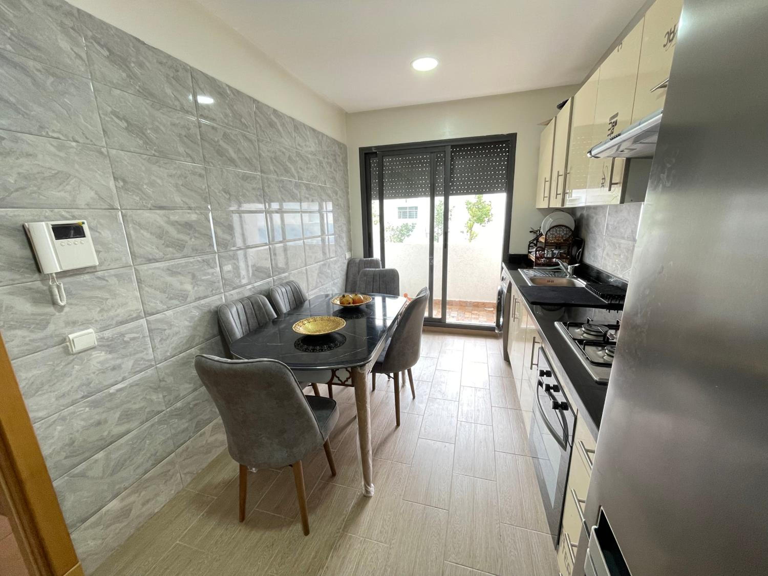 Appartement 2 chambres piscine et balcons Mansouria