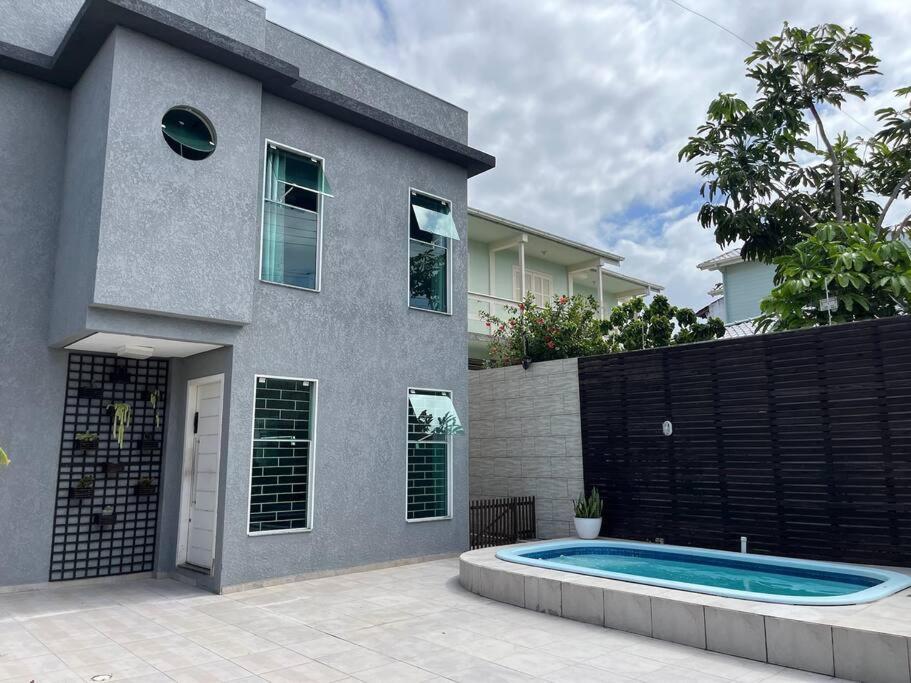 Casa com Piscina e Churrasqueira a 2km da Praia dos Ingleses