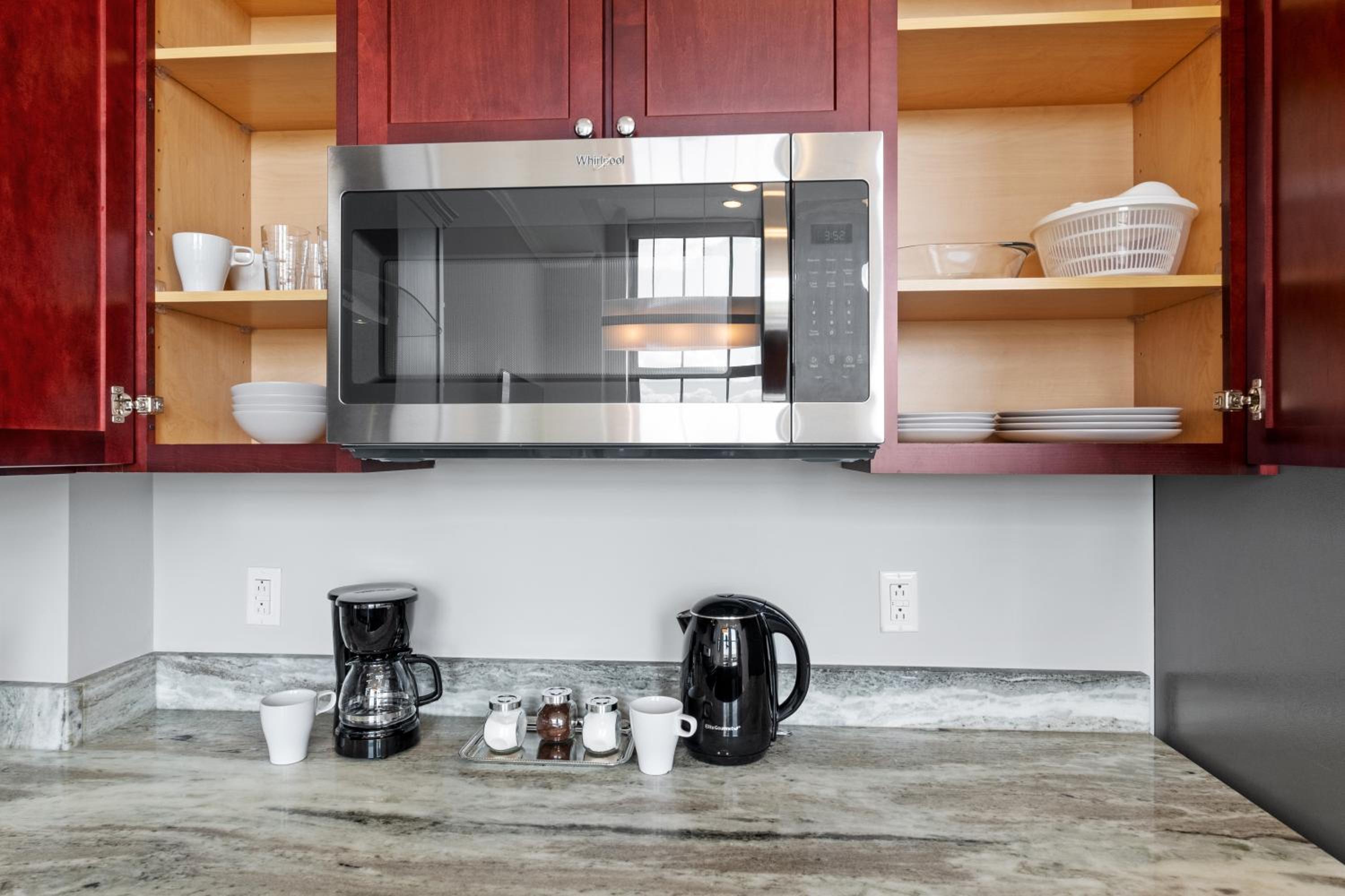 Prestigious 1 Br Unit W Rooftop Pool Deck & Gym view 5