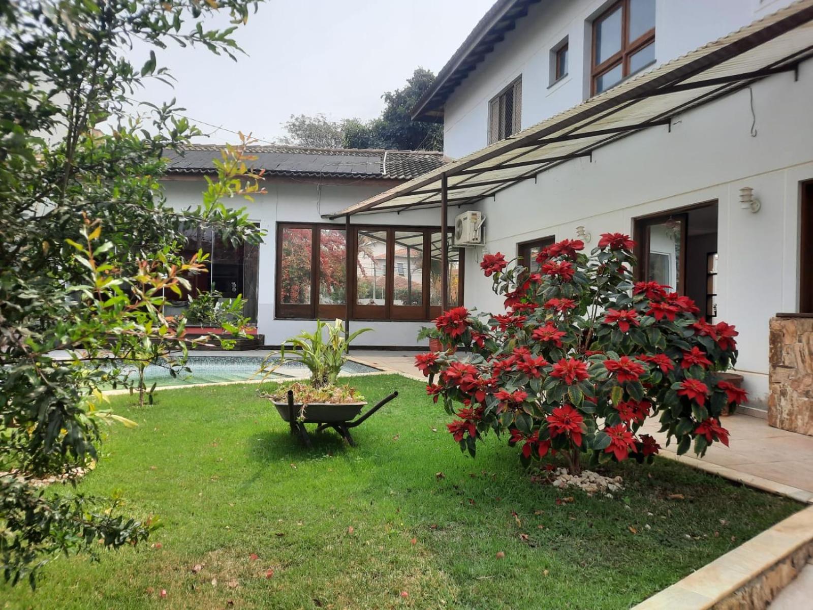 Linda casa com piscina em Atibaia