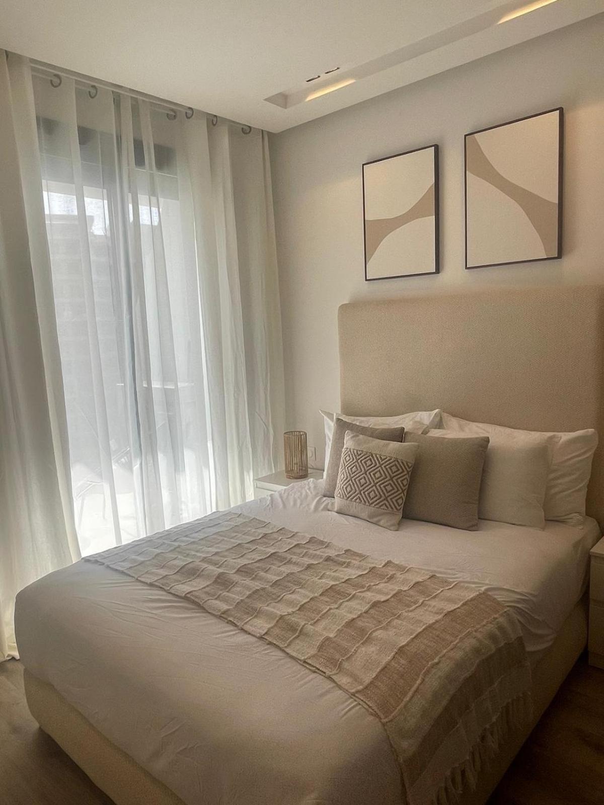 Luxury 11th Floor Apartments! 5 mins from beach, mall and station view 4