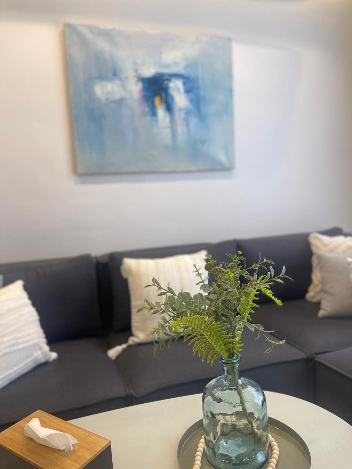 Luxury 11th Floor Apartments! 5 mins from beach, mall and station view 5