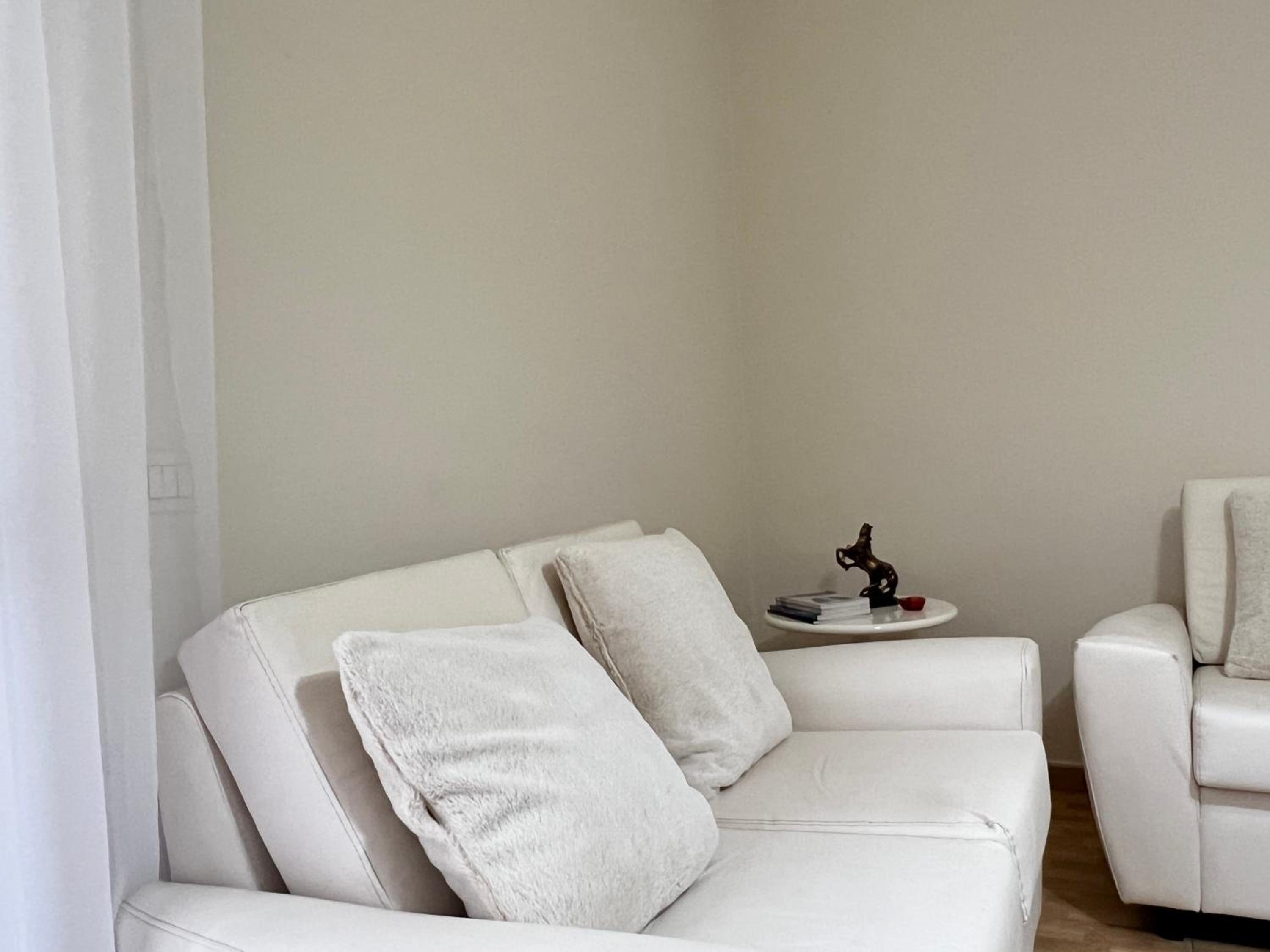 Rebeka's Apartment-Myslym Shyri