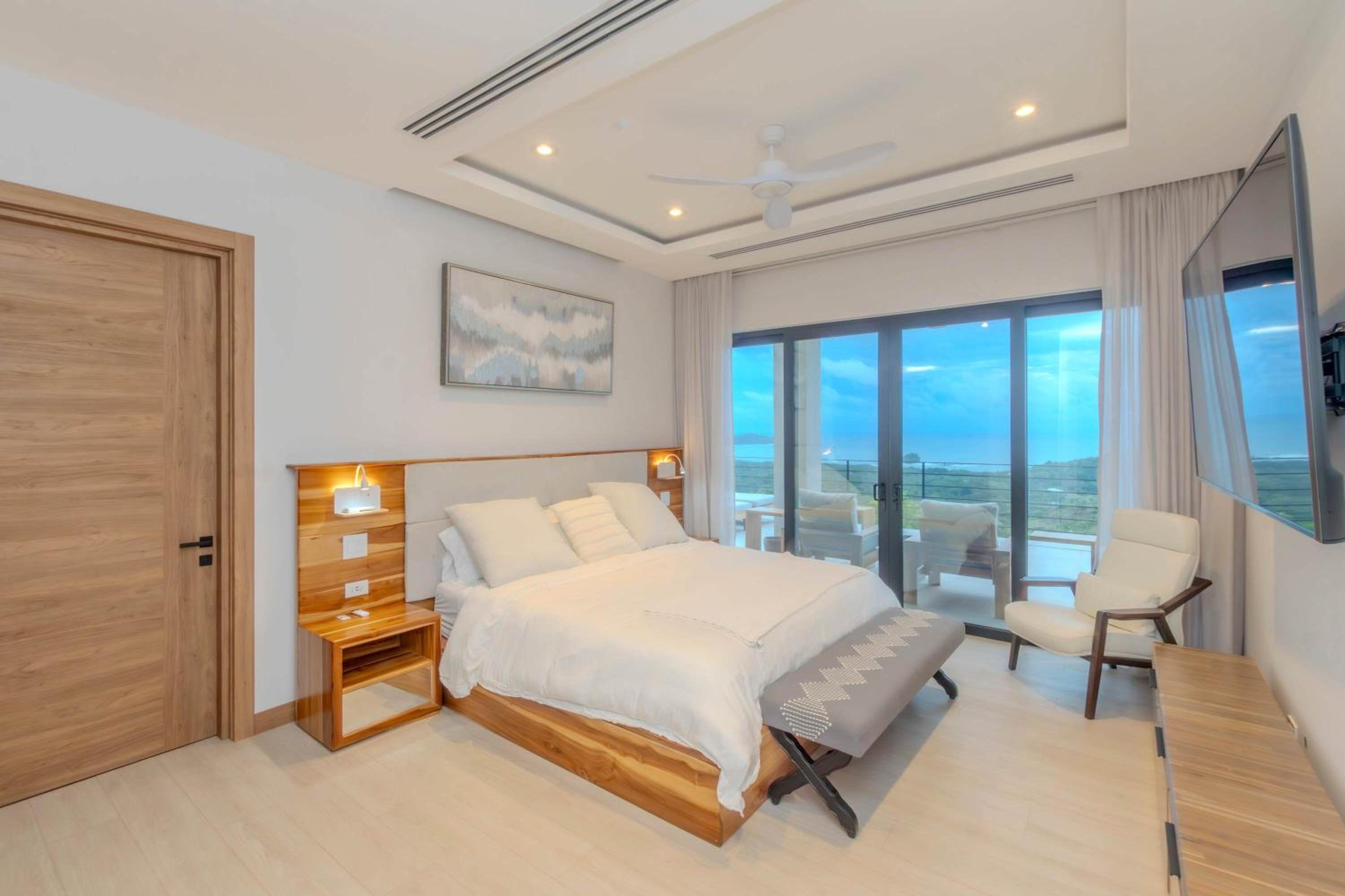 Stunning Ocean View 6 BD Villa