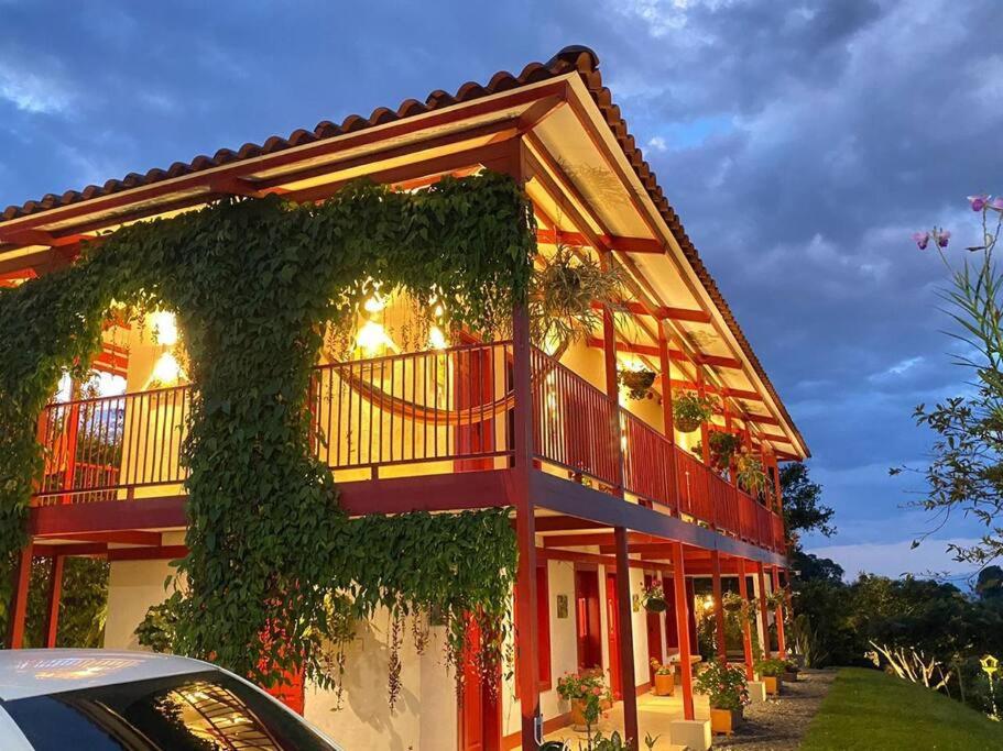Casa cafetera en Pereira con Jacuzzi y 5 habitaciones