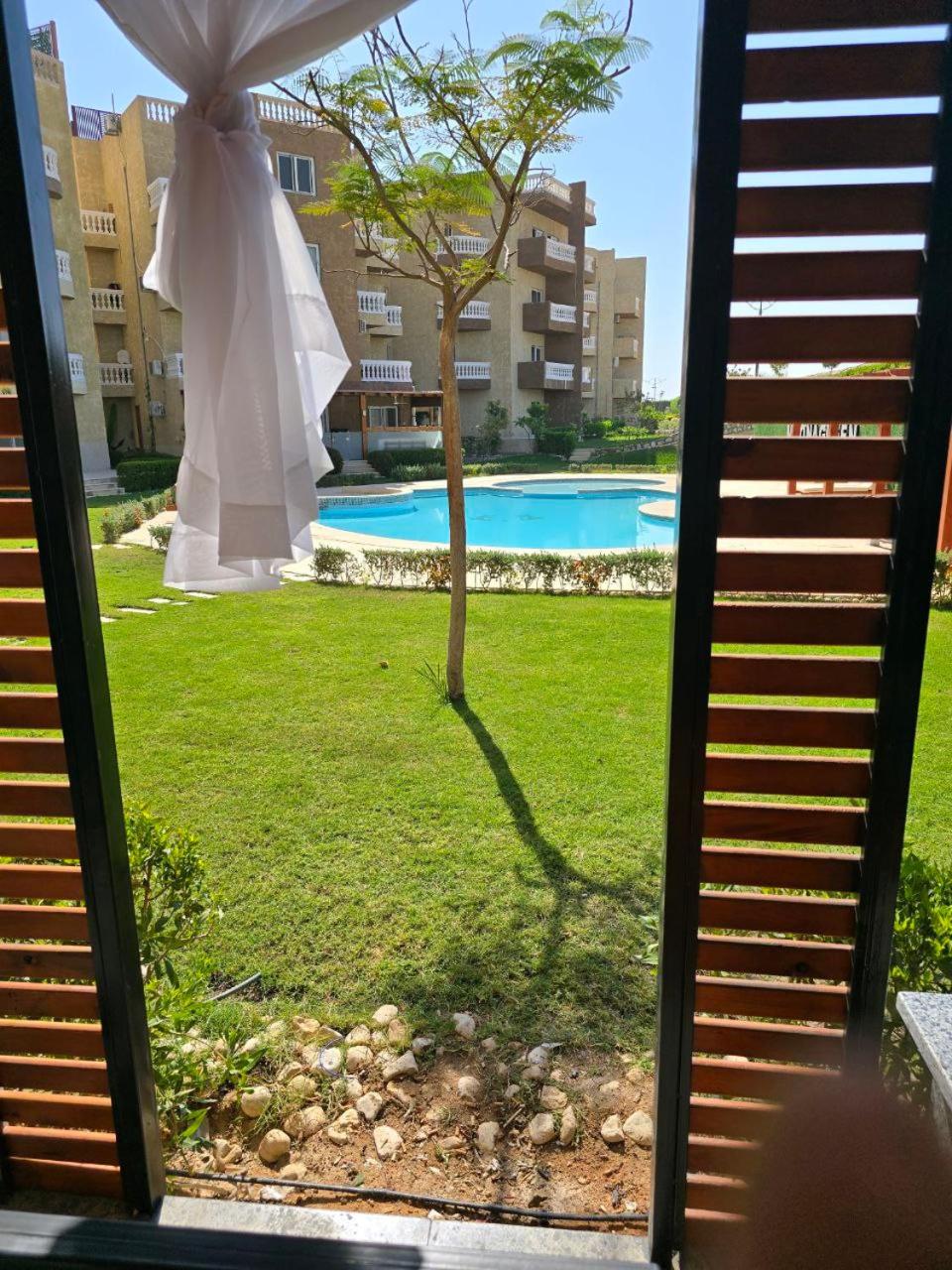 Chic Apartment 4 view 3