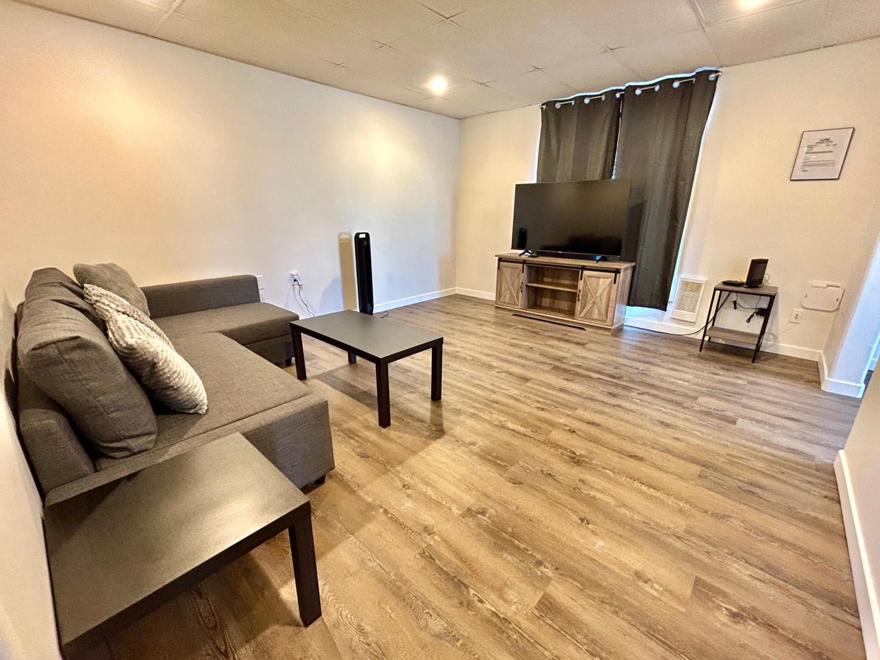 Centrally Located 2-Bdrm Guesthouse with Full Privacy