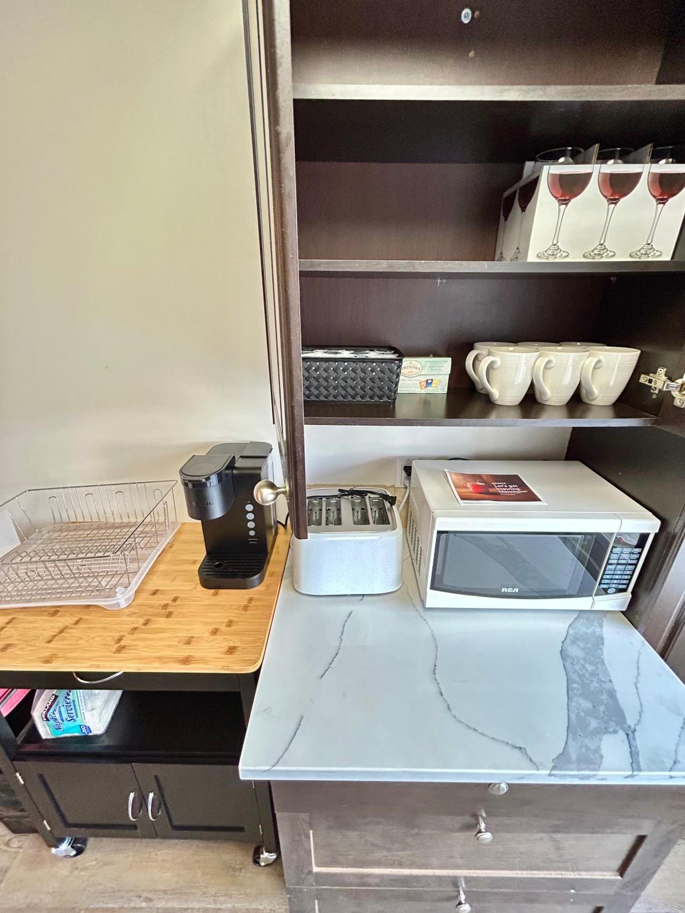 Centrally Located 2-Bdrm Guesthouse with Full Privacy