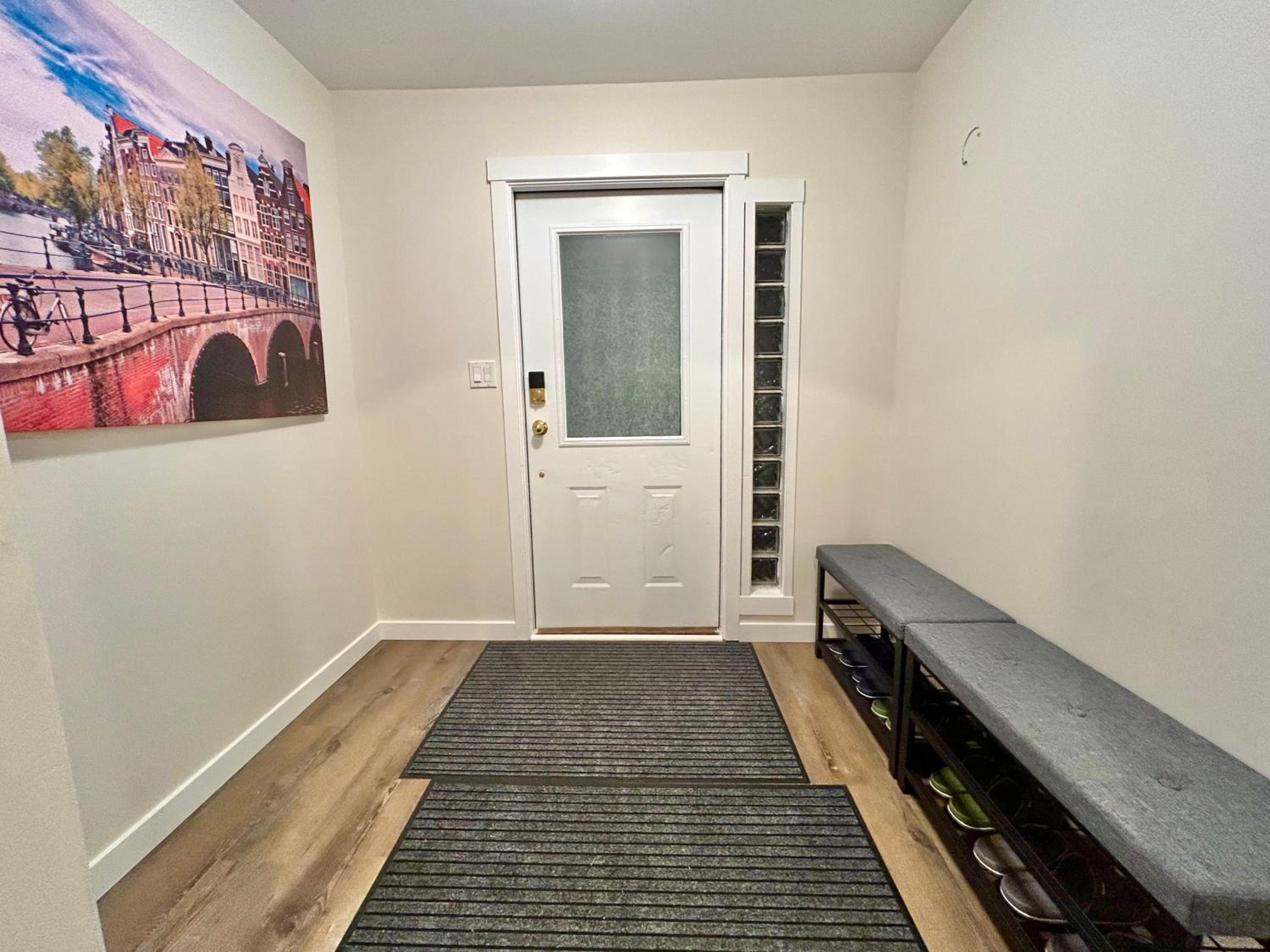 Centrally Located 2-Bdrm Guesthouse with Full Privacy