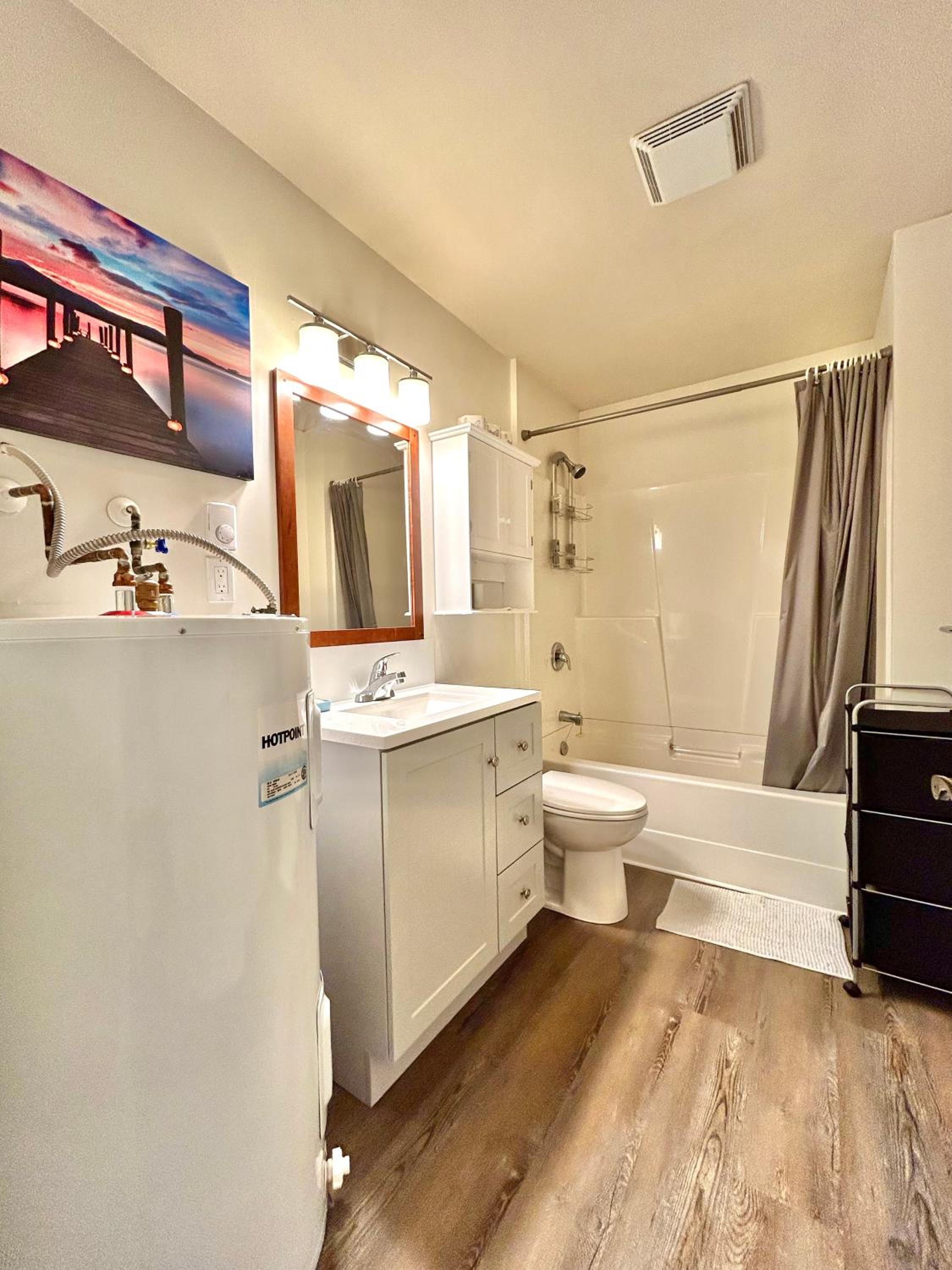 Centrally Located 2-Bdrm Guesthouse with Full Privacy