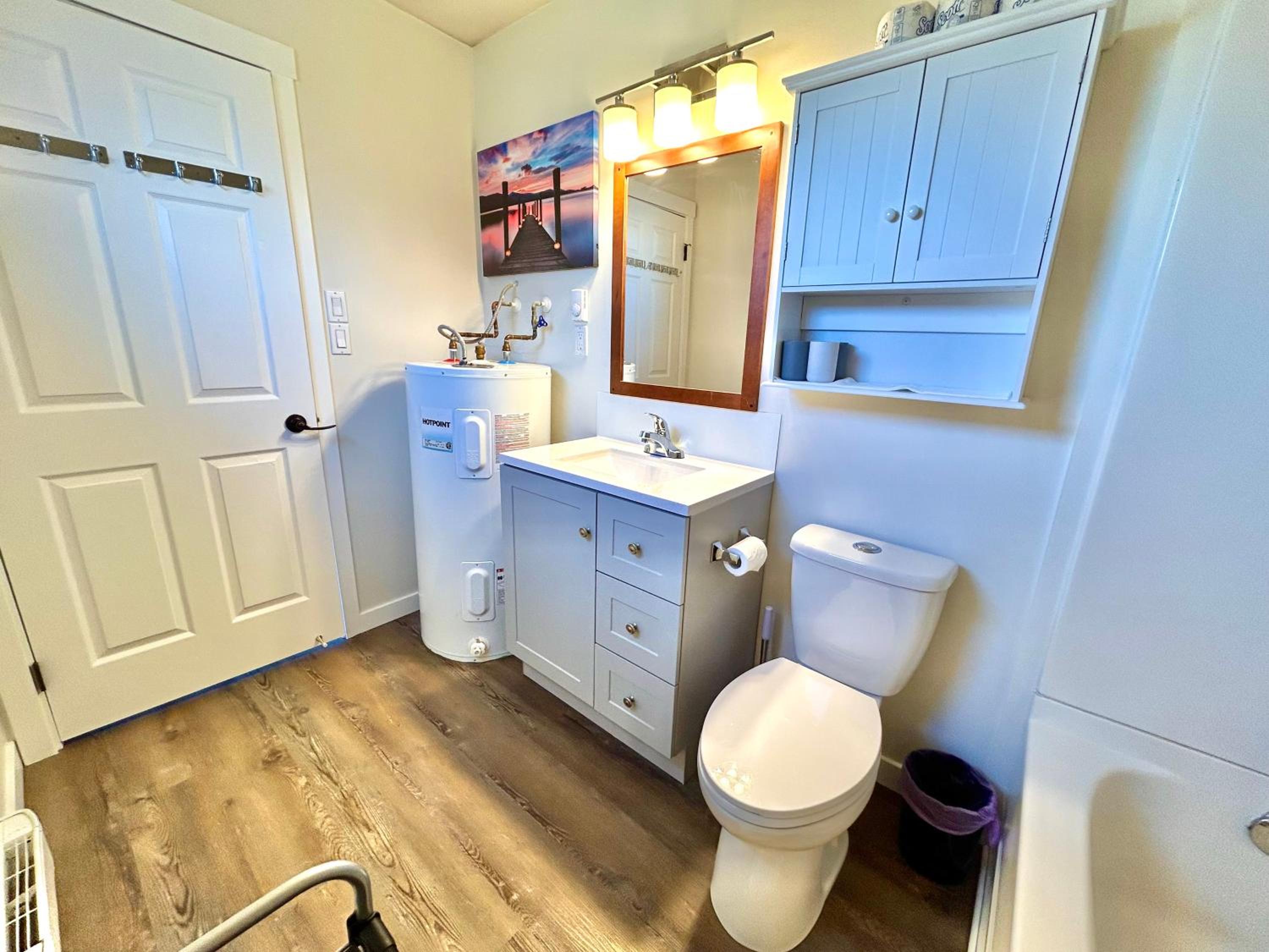 Centrally Located 2-Bdrm Guesthouse with Full Privacy