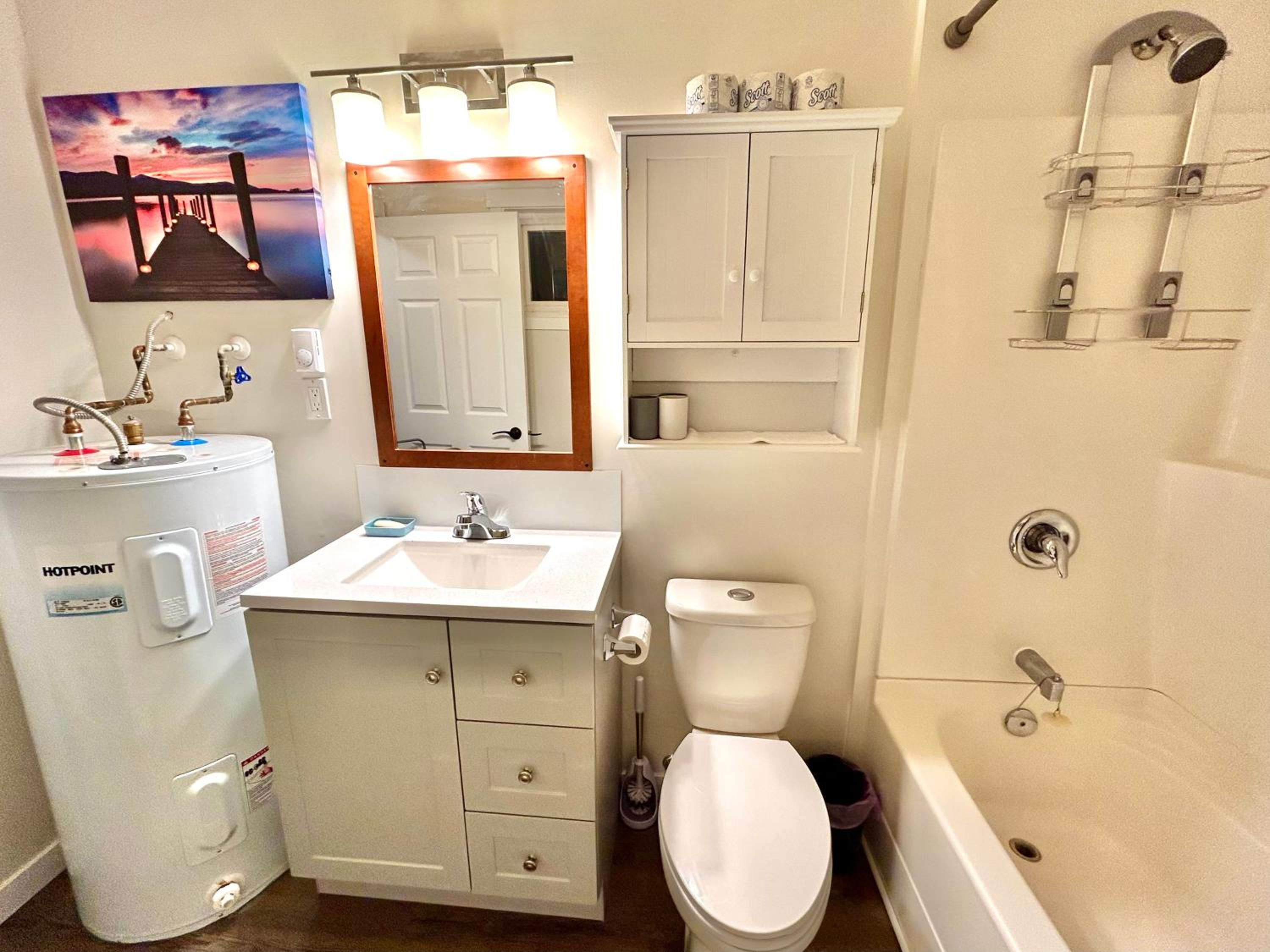 Centrally Located 2-Bdrm Guesthouse with Full Privacy