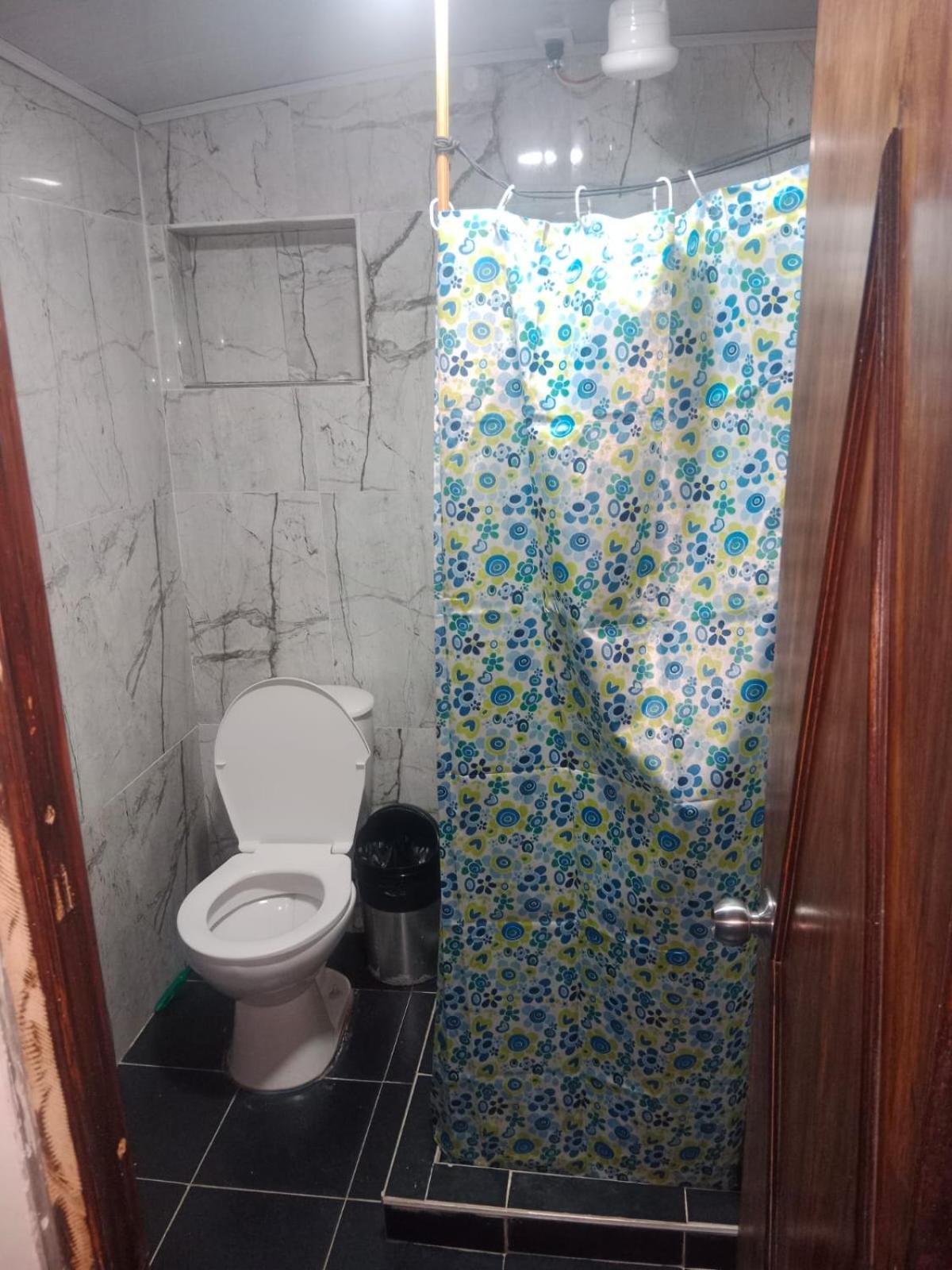 A Apartaestudio central amoblado con cocina y baño