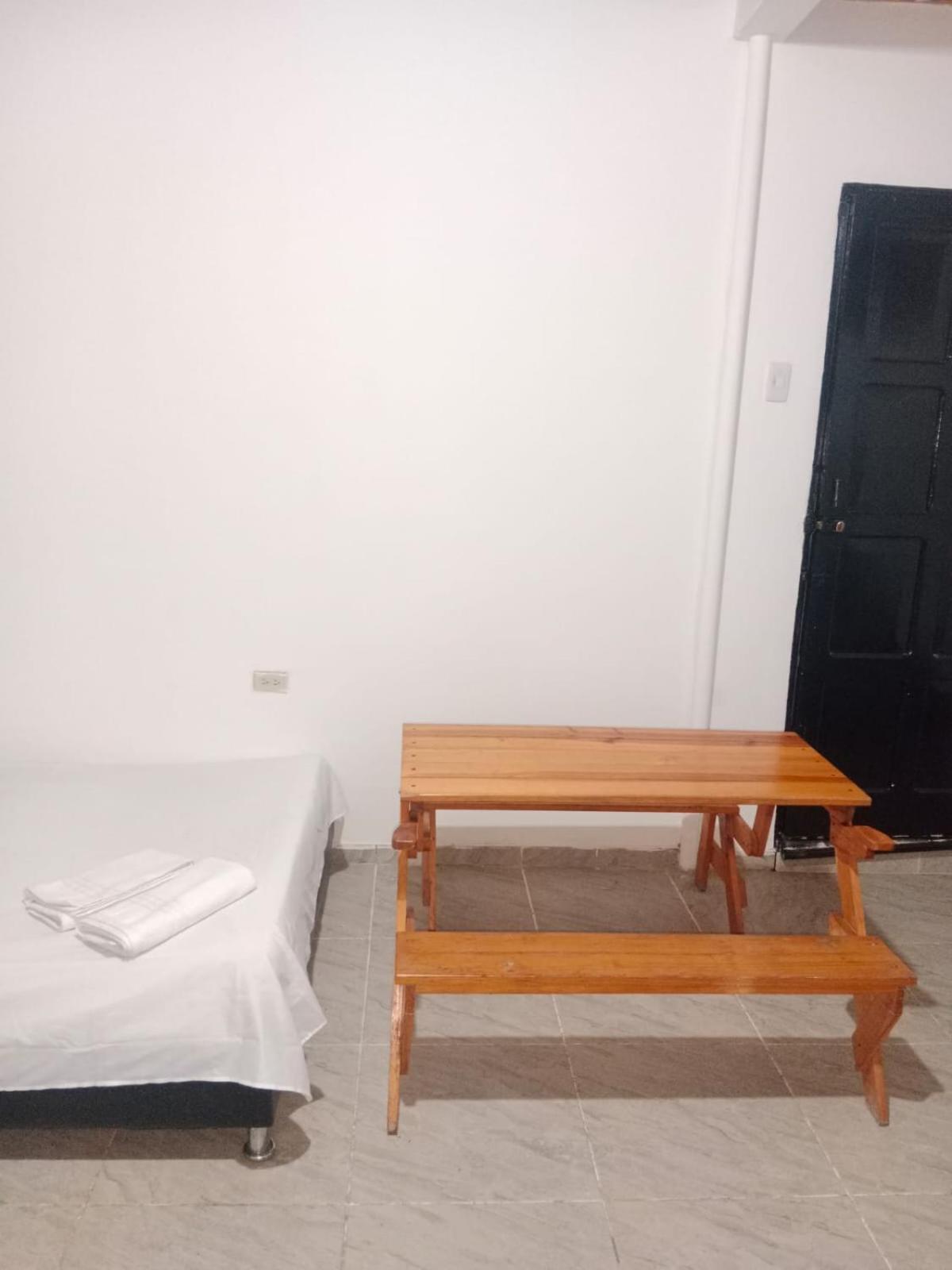 A Apartaestudio central amoblado con cocina y baño
