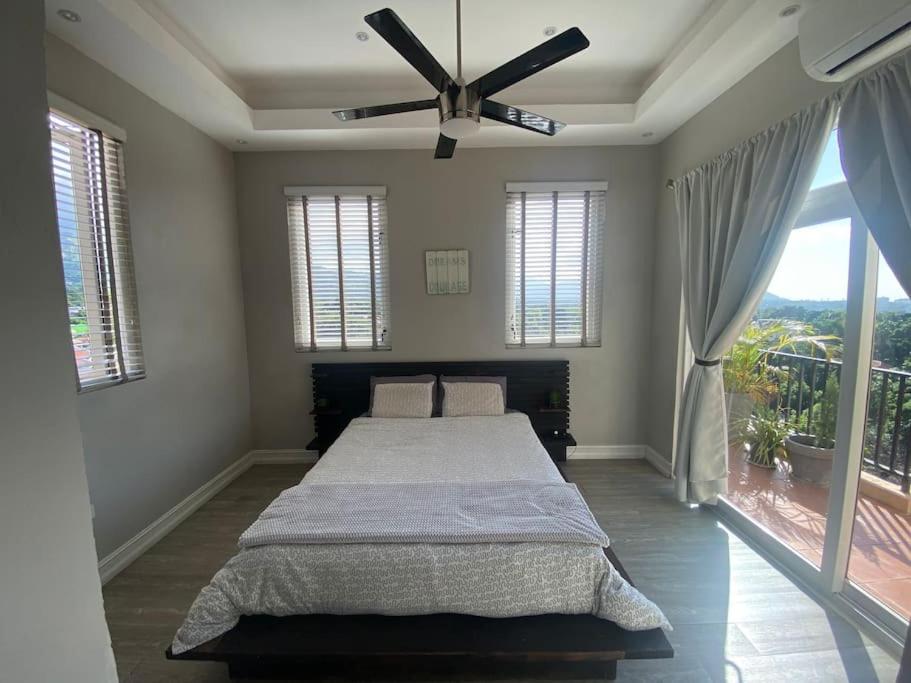 The Sky Lounge 2BD APT with Amazing Roof Deck Views view 4