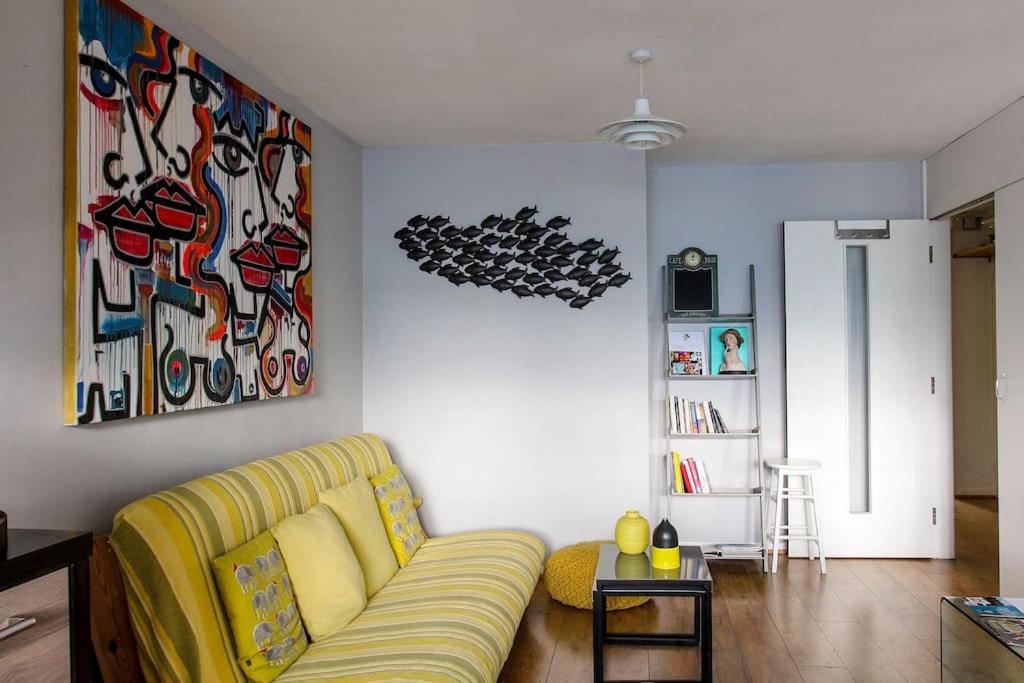 Angel, bright & colorful flat