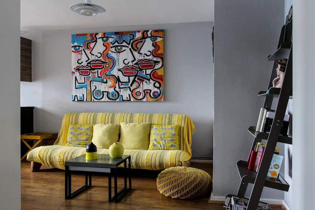 Angel, bright & colorful flat