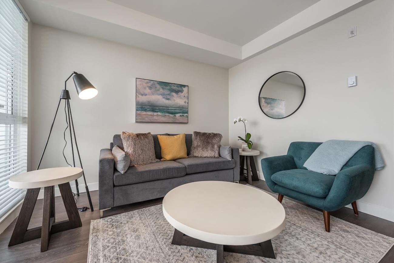 Bright Old Town Suite With City Views