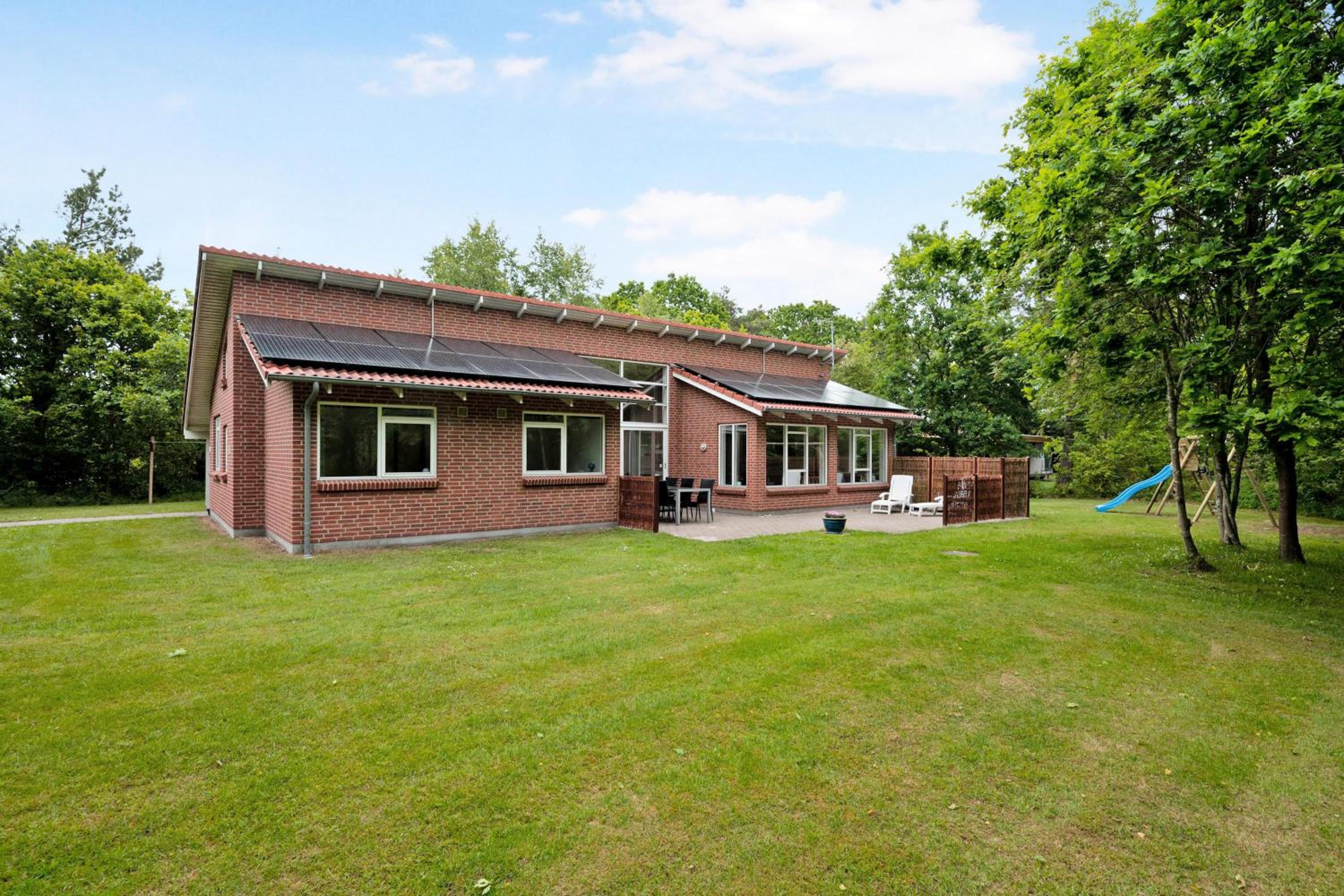 Flot Nyrenoveret 8 Personers Sommerhus Ved Begtrup Vig Strand