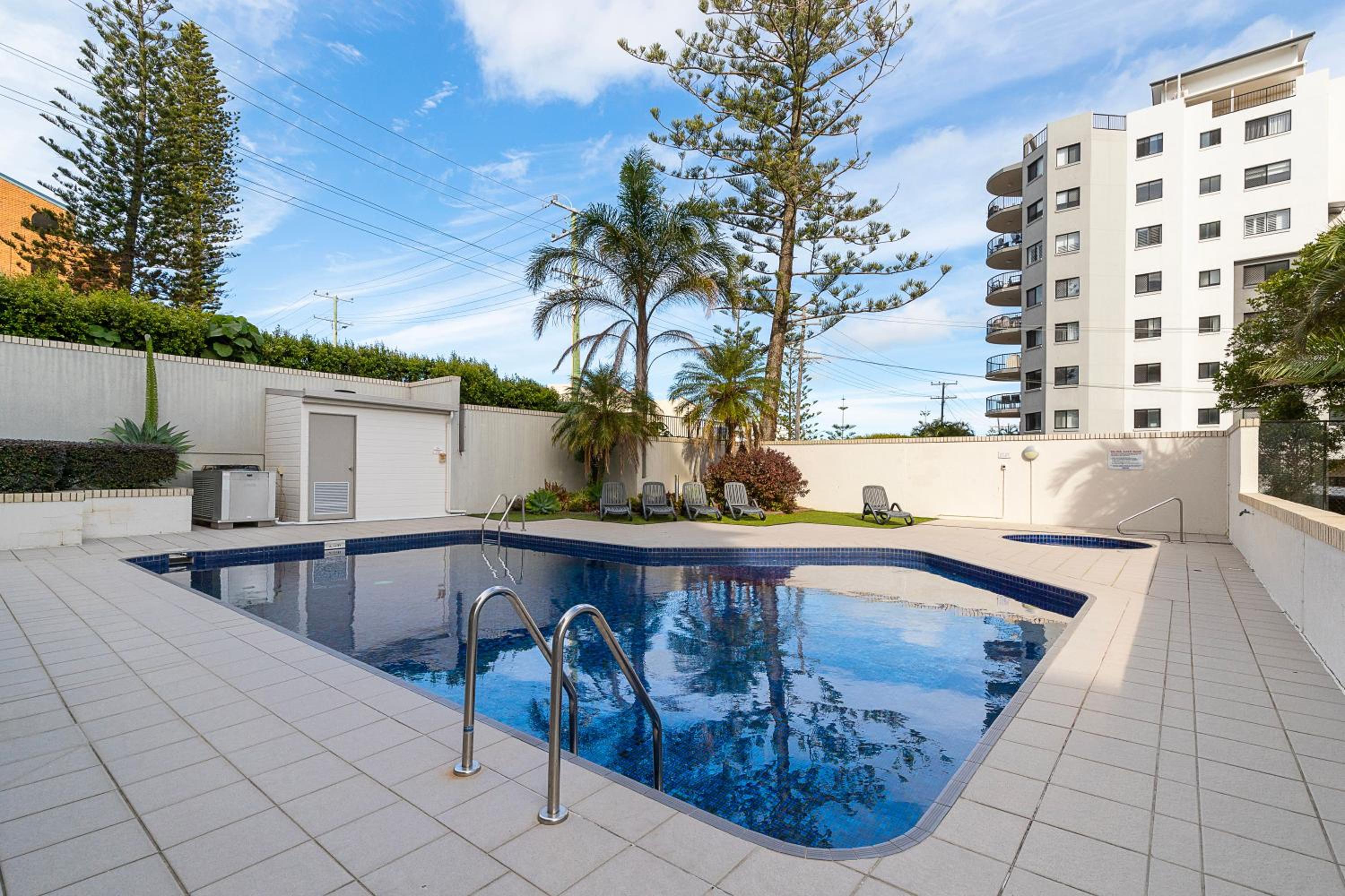 Coastal Comfort 3Bd Family-Friendly Apt WPool