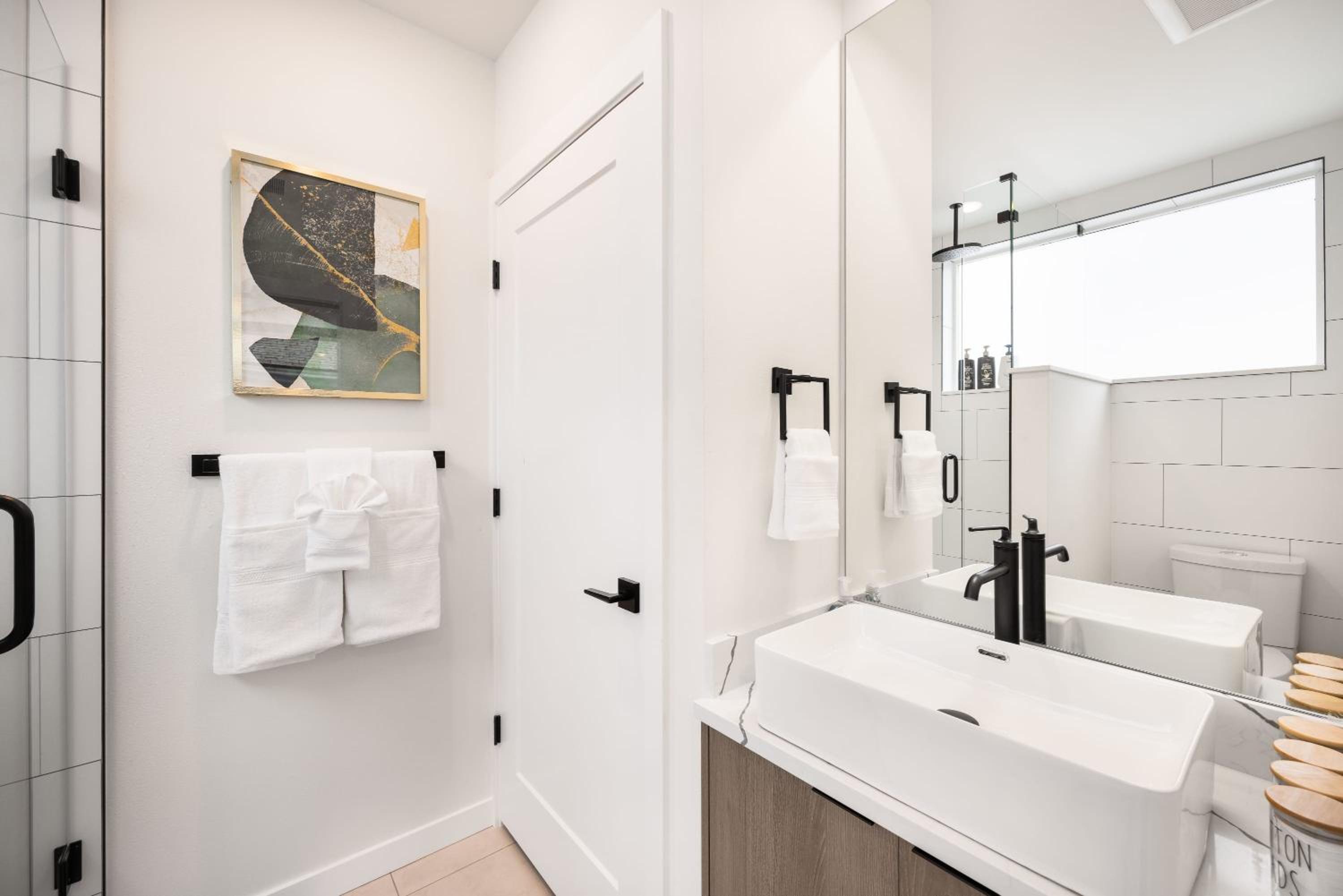 Brand New Eastlake Studio - SLU UW Shops & Eats view 4